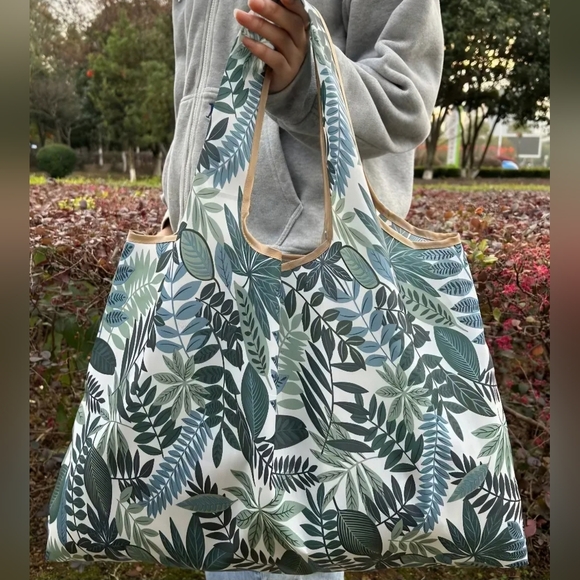 NEW Leaf foliage print foldable reusable shopping tote bag - Picture 1 of 4